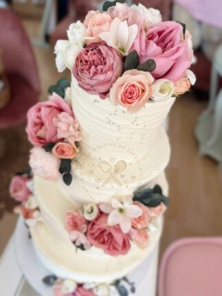 Tarta de boda con flor