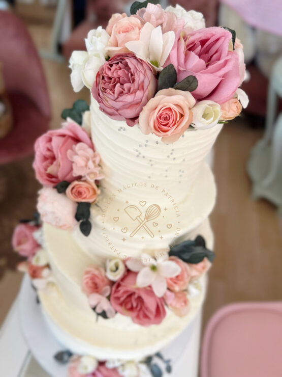 Tarta de boda con flor