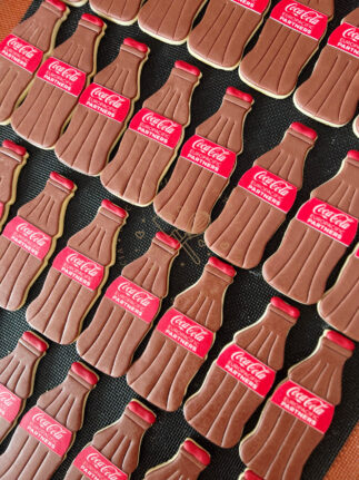 Galletas corporativas coca-cola con forma de botella