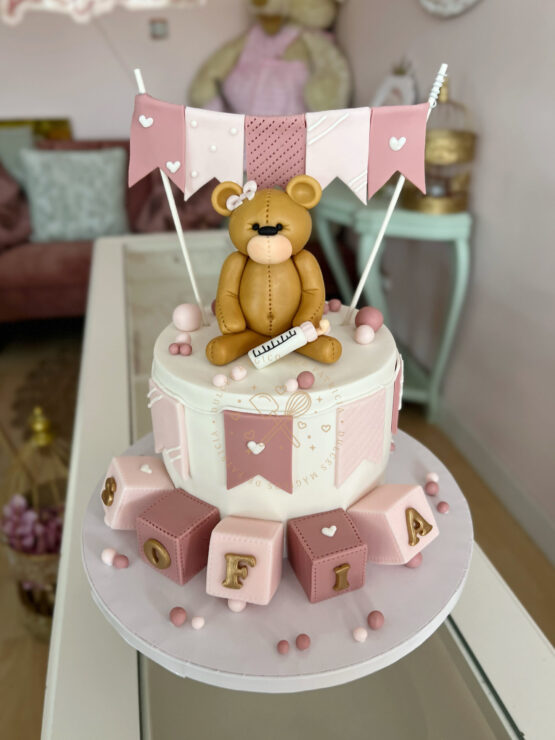 Tarta osito en tonos rosas