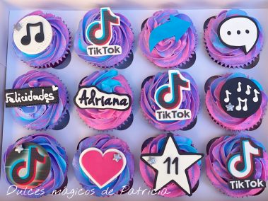 Cupcakes decorados temática tik tok