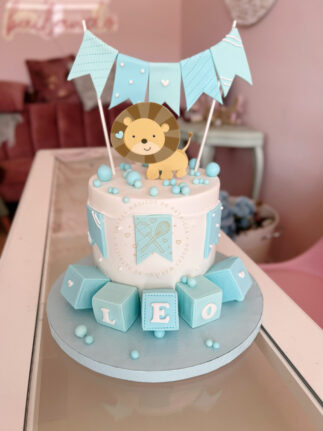 Tarta decorada leoncito con banderines