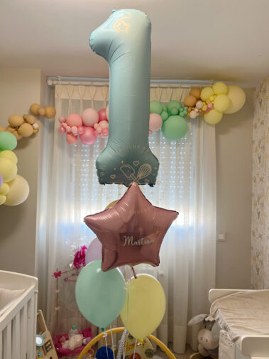 Decoración de globos primera año
