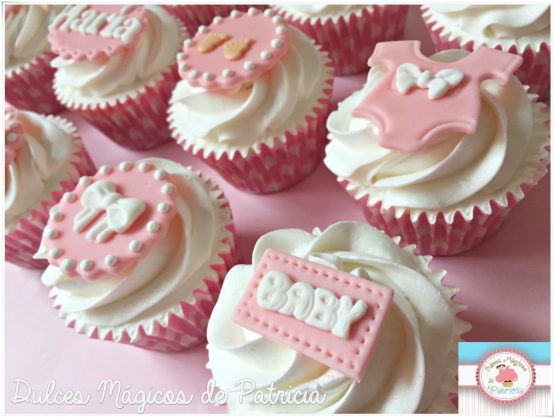 Cupcakes decorados bebé en rosa