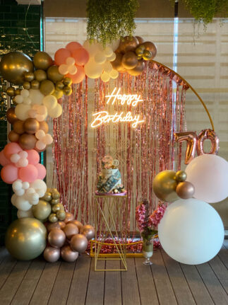 Arco de globos photocall 70 cumpleaños