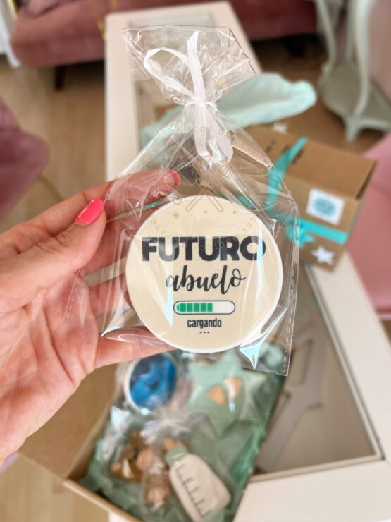 Caja de galletas sorpresa para futuros abuelos