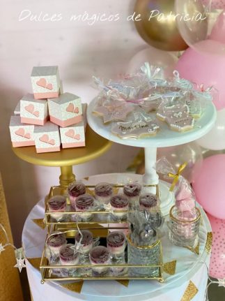 mesa dulce y decoración globos bautizo alcalá