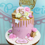 Tarta decorada drip cake 15 años