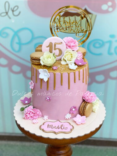 Tarta decorada drip cake 15 años