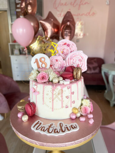 Tarta decorada 18 años