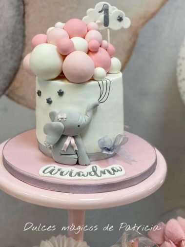 Tarta elefante con globos bebé
