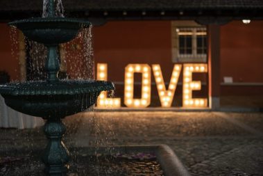 Letras LOVE luminosas