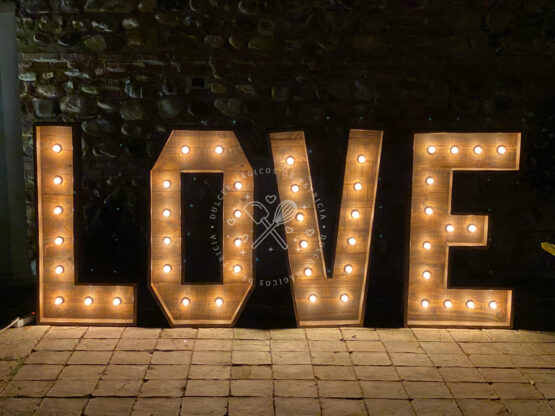 Alquiler letras love madera para bodas
