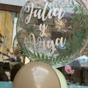 Globo burbuja gigante transparente hojas verdes