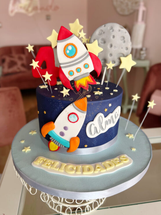 Tarta decorada infantil el espacio