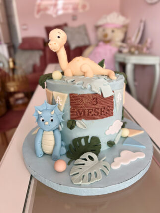Tarta decorada dinosaurios