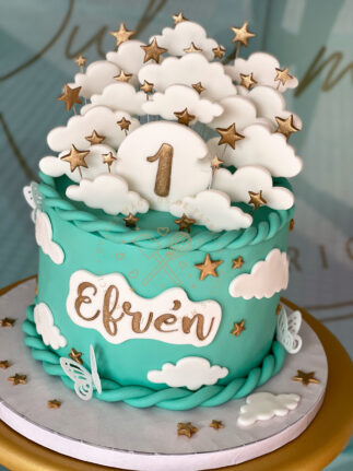 tarta decorada infantil 1 año nubes