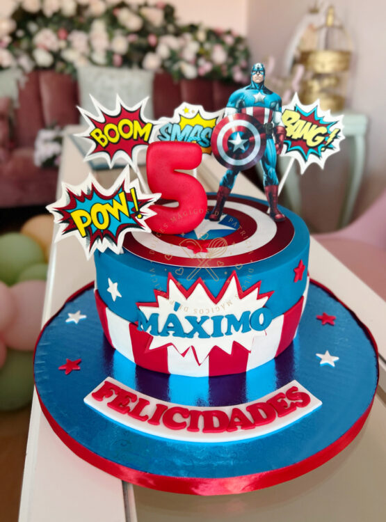 Tarta decorada superhéroes