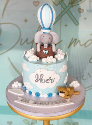 Tarta decorada Bautizo elefante con globo