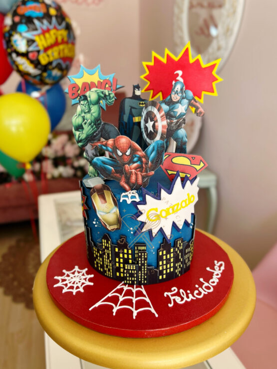 Tarta decorada infantil superhéroes