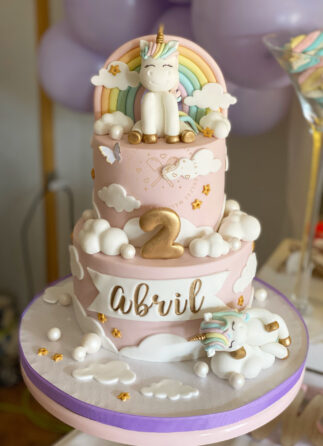 Tarta decorada infantil unicornios y arcoiris