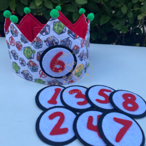 Corona de cumpleaños de tela echa a mano superhéroes