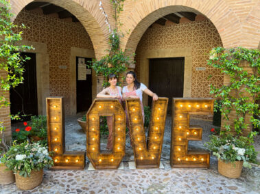 Letras LOVE en madera con luces