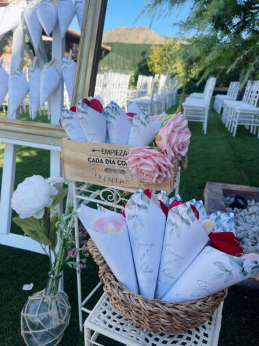 Decoración en bodas rincón de pétalos