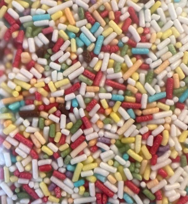 Fideos de azúcar multicolor para espolvorear.