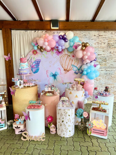 Mesa dulce bautizo y primer año mariposas