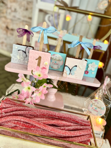 Mesa dulce bautizo y primer año mariposas