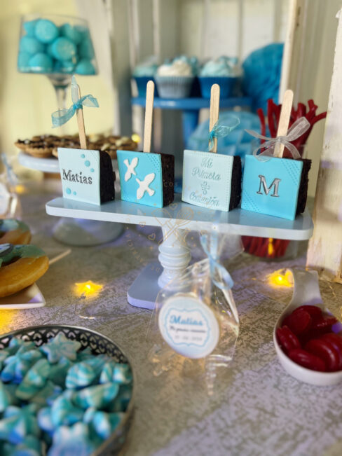 Mesa dulce comunión en tonos azules