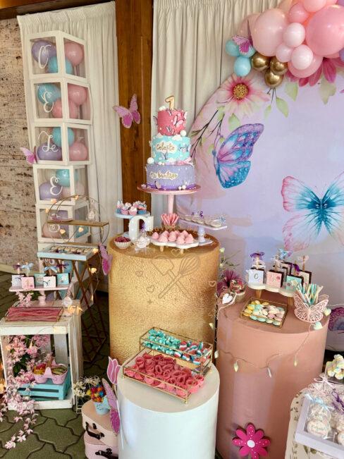 Mesa dulce bautizo y primer año mariposas