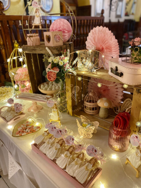 Candy bar comunión tonos románticos