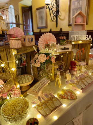 Candy bar comunión tonos románticos