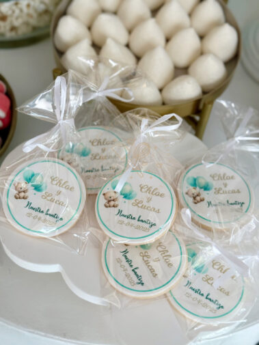 Mesa dulce y decoración con globos bautizo Madrid