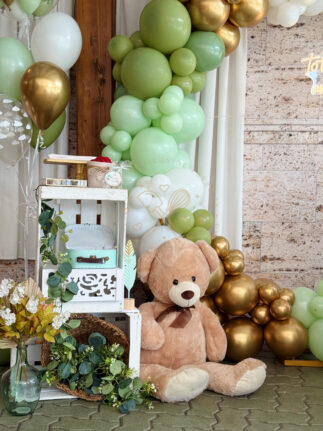 Mesa dulce y decoración con globos bautizo Madrid
